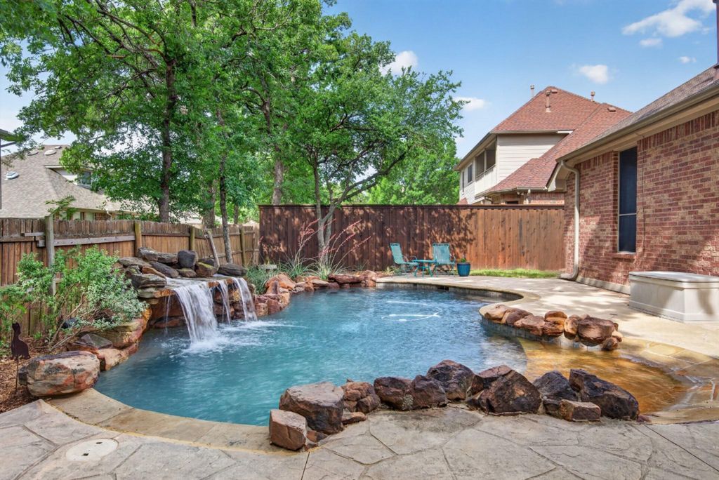 2302 Chambray Drive, Corinth, TX 76210