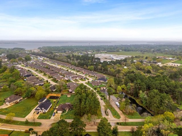 13083 Point Aquarius Boulevard, Willis, TX 77318