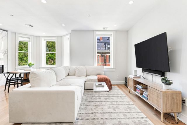 10 Gloucester St 3, Boston, MA 02115