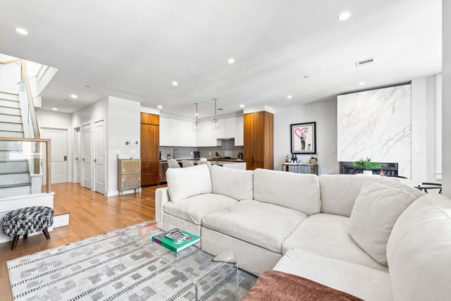 10 Gloucester St 3, Boston, MA 02115