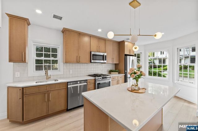 32 Brook Street, Closter, NJ 07624