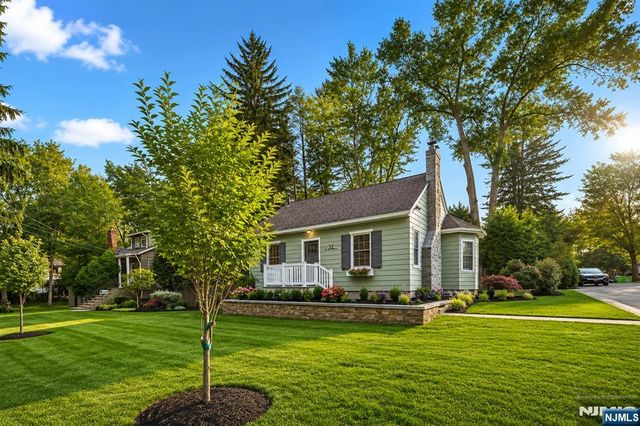 32 Brook Street, Closter, NJ 07624