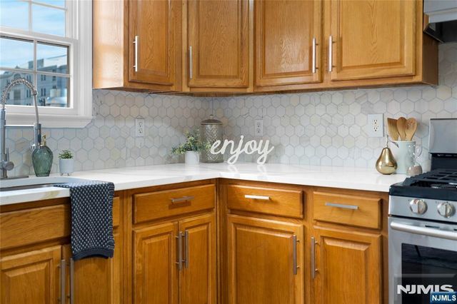 16 E Kinney Street, Newark, NJ 07102