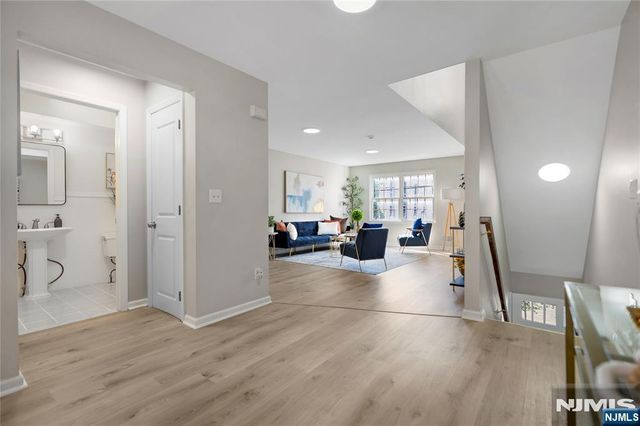 16 E Kinney Street, Newark, NJ 07102