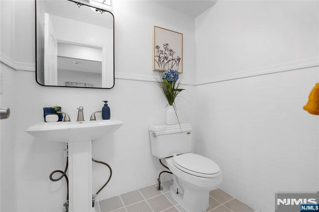 16 E Kinney Street, Newark, NJ 07102