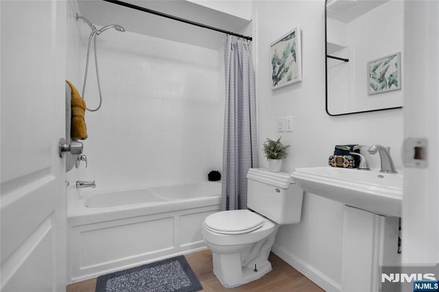 16 E Kinney Street, Newark, NJ 07102