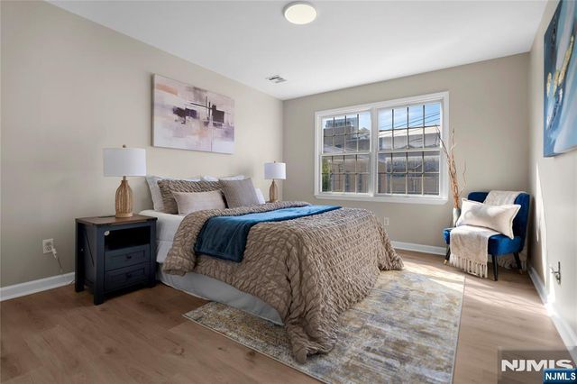 16 E Kinney Street, Newark, NJ 07102