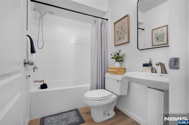 16 E Kinney Street, Newark, NJ 07102