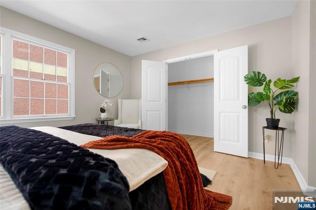16 E Kinney Street, Newark, NJ 07102