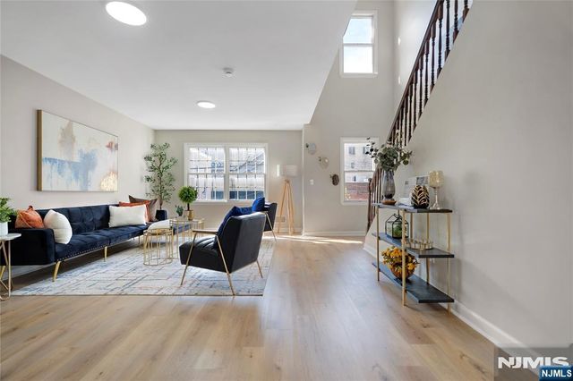 16 E Kinney Street, Newark, NJ 07102
