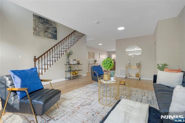 16 E Kinney Street, Newark, NJ 07102