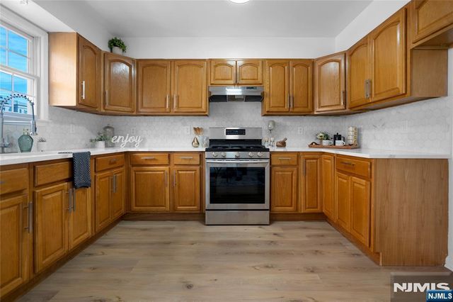 16 E Kinney Street, Newark, NJ 07102