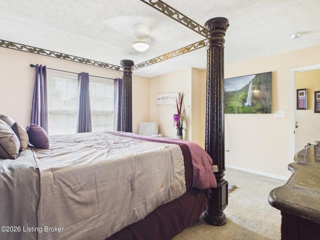 6503 Hunters Chase Ln, Louisville, KY 40258