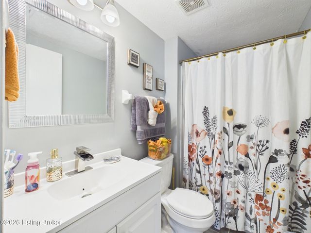 6503 Hunters Chase Ln, Louisville, KY 40258