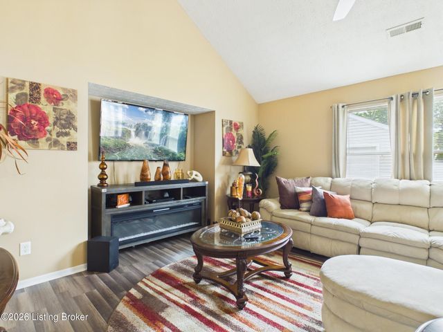 6503 Hunters Chase Ln, Louisville, KY 40258