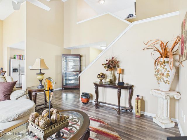 6503 Hunters Chase Ln, Louisville, KY 40258