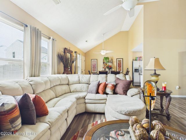 6503 Hunters Chase Ln, Louisville, KY 40258