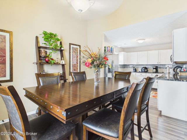 6503 Hunters Chase Ln, Louisville, KY 40258
