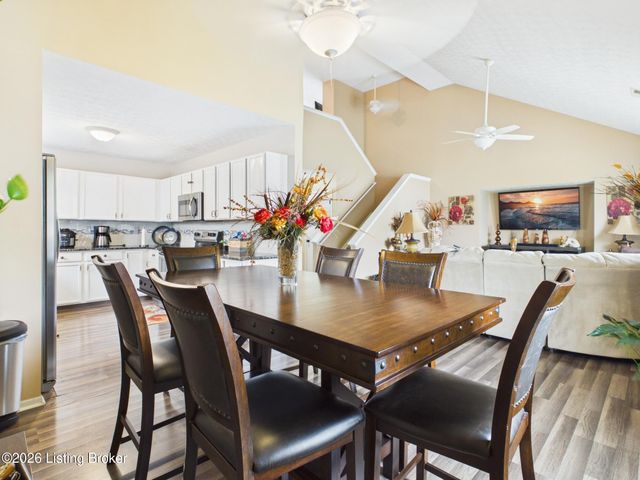6503 Hunters Chase Ln, Louisville, KY 40258