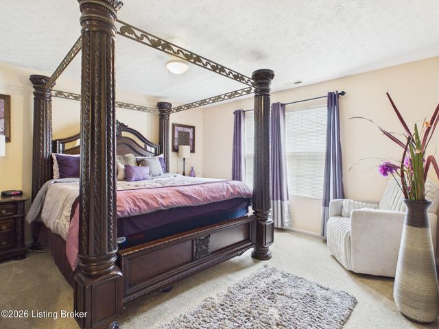 6503 Hunters Chase Ln, Louisville, KY 40258