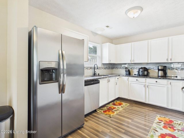 6503 Hunters Chase Ln, Louisville, KY 40258