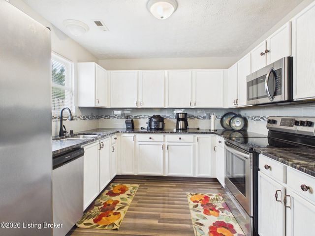 6503 Hunters Chase Ln, Louisville, KY 40258