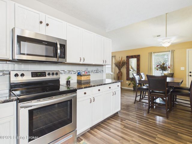 6503 Hunters Chase Ln, Louisville, KY 40258