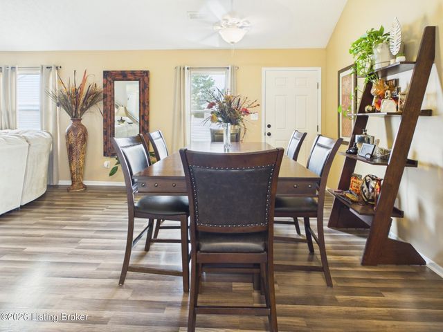 6503 Hunters Chase Ln, Louisville, KY 40258