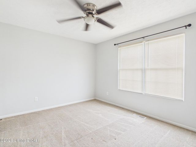 6503 Hunters Chase Ln, Louisville, KY 40258