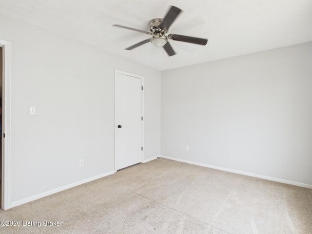6503 Hunters Chase Ln, Louisville, KY 40258