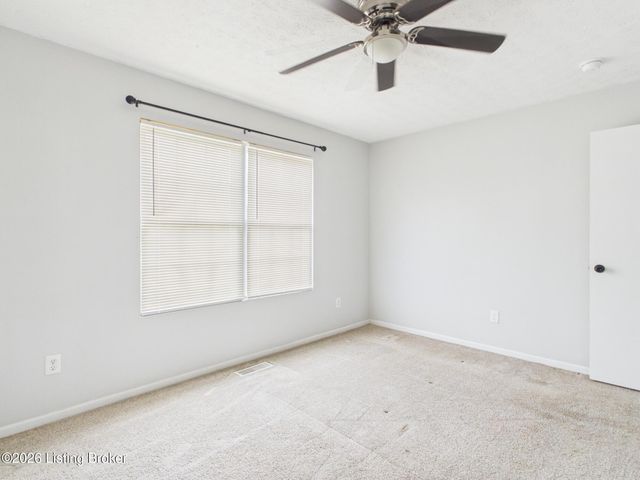 6503 Hunters Chase Ln, Louisville, KY 40258