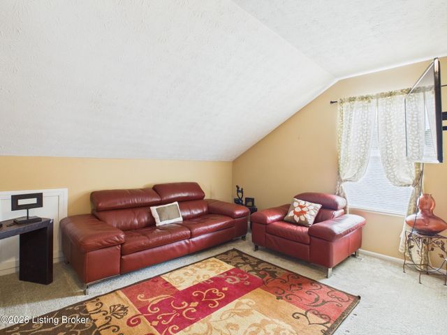 6503 Hunters Chase Ln, Louisville, KY 40258