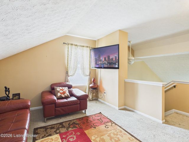 6503 Hunters Chase Ln, Louisville, KY 40258