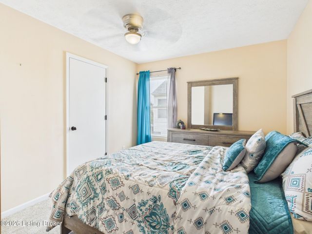 6503 Hunters Chase Ln, Louisville, KY 40258