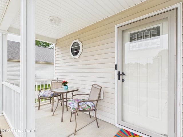 6503 Hunters Chase Ln, Louisville, KY 40258