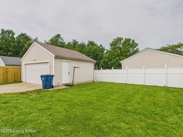 6503 Hunters Chase Ln, Louisville, KY 40258