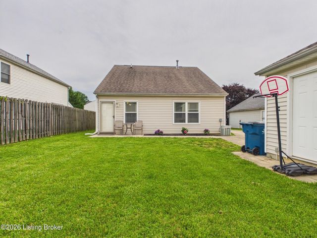 6503 Hunters Chase Ln, Louisville, KY 40258