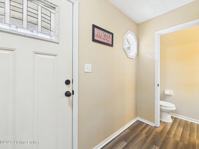 6503 Hunters Chase Ln, Louisville, KY 40258
