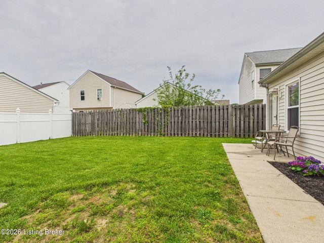 6503 Hunters Chase Ln, Louisville, KY 40258