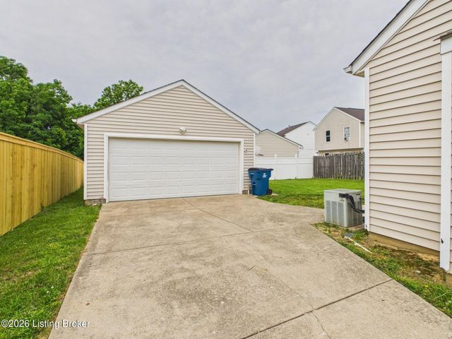 6503 Hunters Chase Ln, Louisville, KY 40258