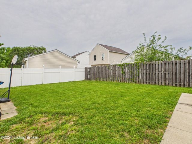 6503 Hunters Chase Ln, Louisville, KY 40258