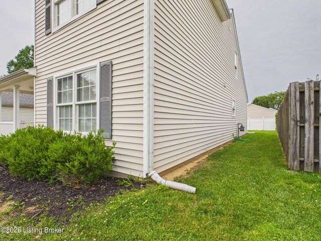 6503 Hunters Chase Ln, Louisville, KY 40258