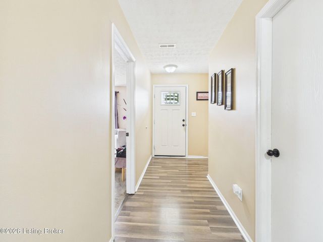 6503 Hunters Chase Ln, Louisville, KY 40258
