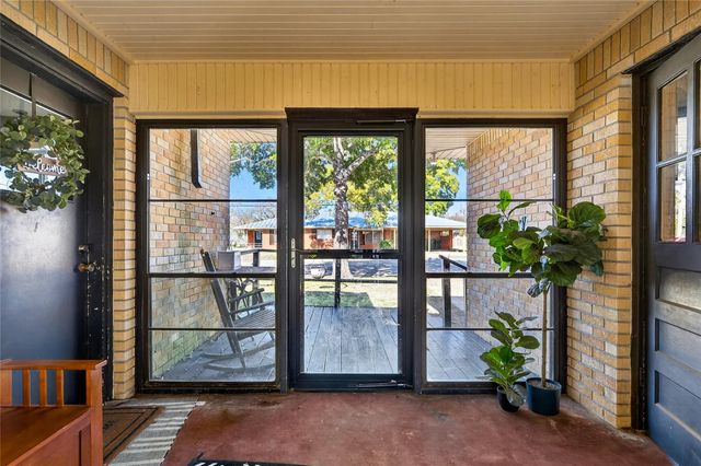 458 N Franklin Street, La Grange, TX 78945