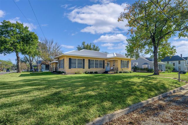 458 N Franklin Street, La Grange, TX 78945