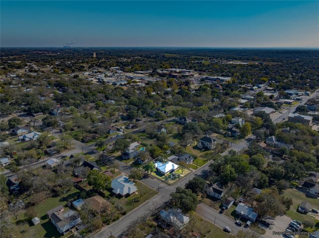 458 N Franklin Street, La Grange, TX 78945