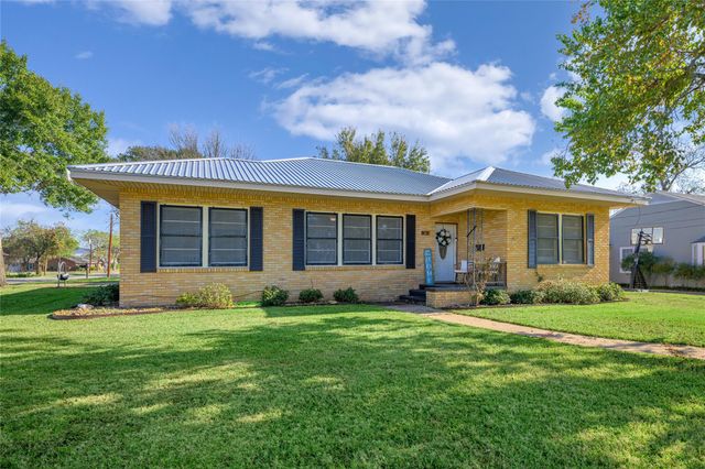 458 N Franklin Street, La Grange, TX 78945