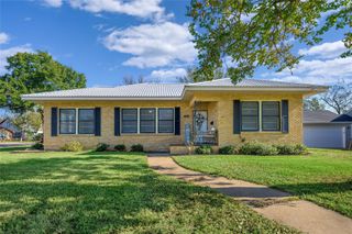 458 N Franklin Street, La Grange, TX 78945