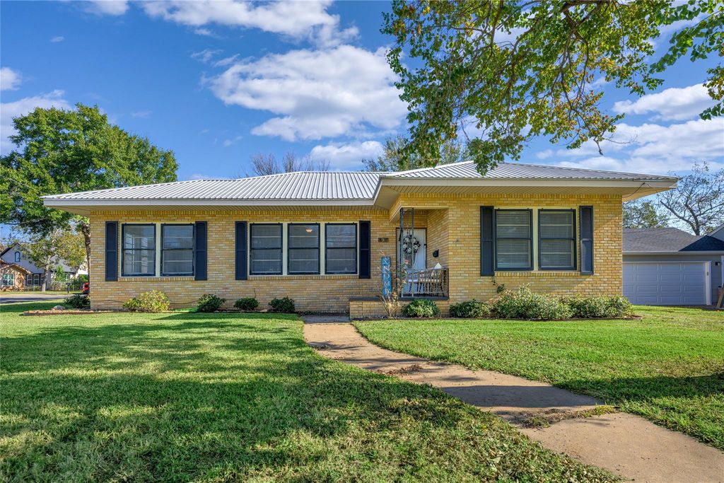 458 N Franklin Street, La Grange, TX 78945