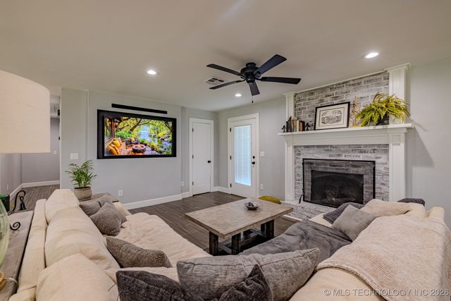 9101 N 165th East Avenue, Owasso, OK 74055